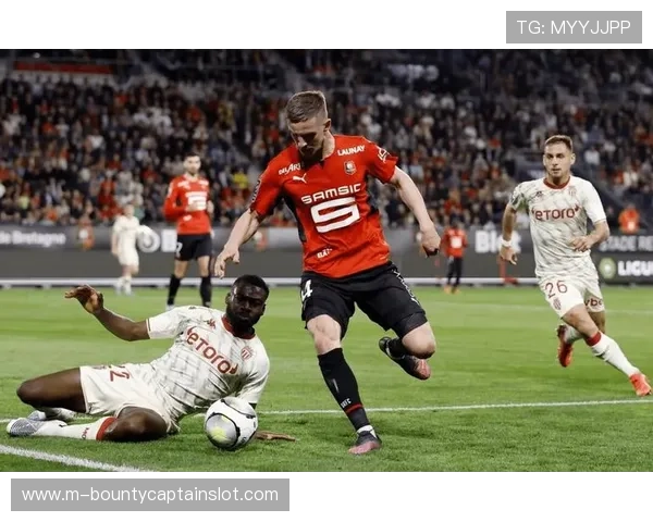 雷恩3-4-3体系攻守平衡，客场反击效率突出